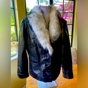 Wilsons Maxima genuine leather jacket. Lightweight. Faux fur. Size XL